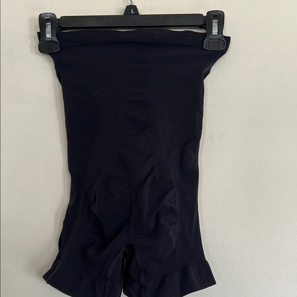 Skims Women's Black Skims - Picture 8 of 10